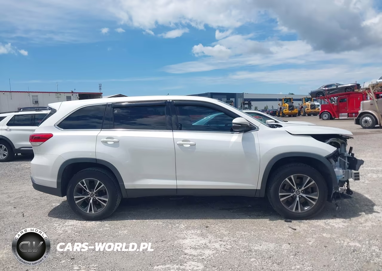 2019 Toyota Highlander Le VIN:5TDZZRFH9KS300117 - 14