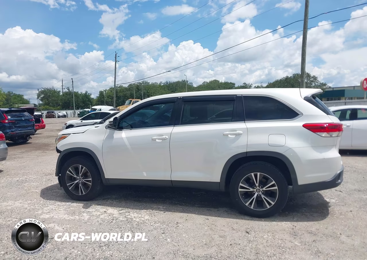 2019 Toyota Highlander Le VIN:5TDZZRFH9KS300117 - 15