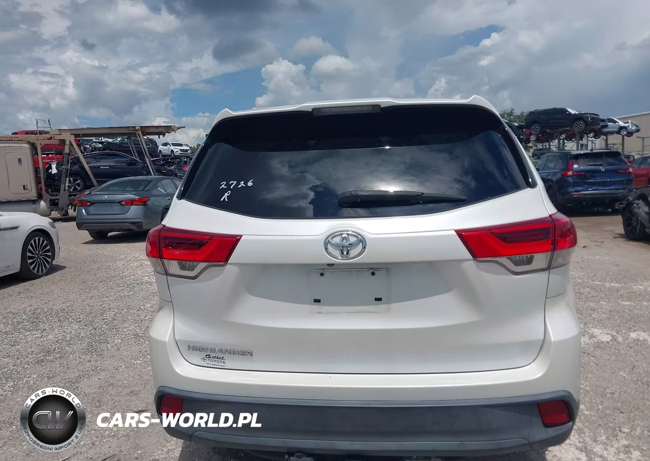 2019 Toyota Highlander Le VIN:5TDZZRFH9KS300117 - 17