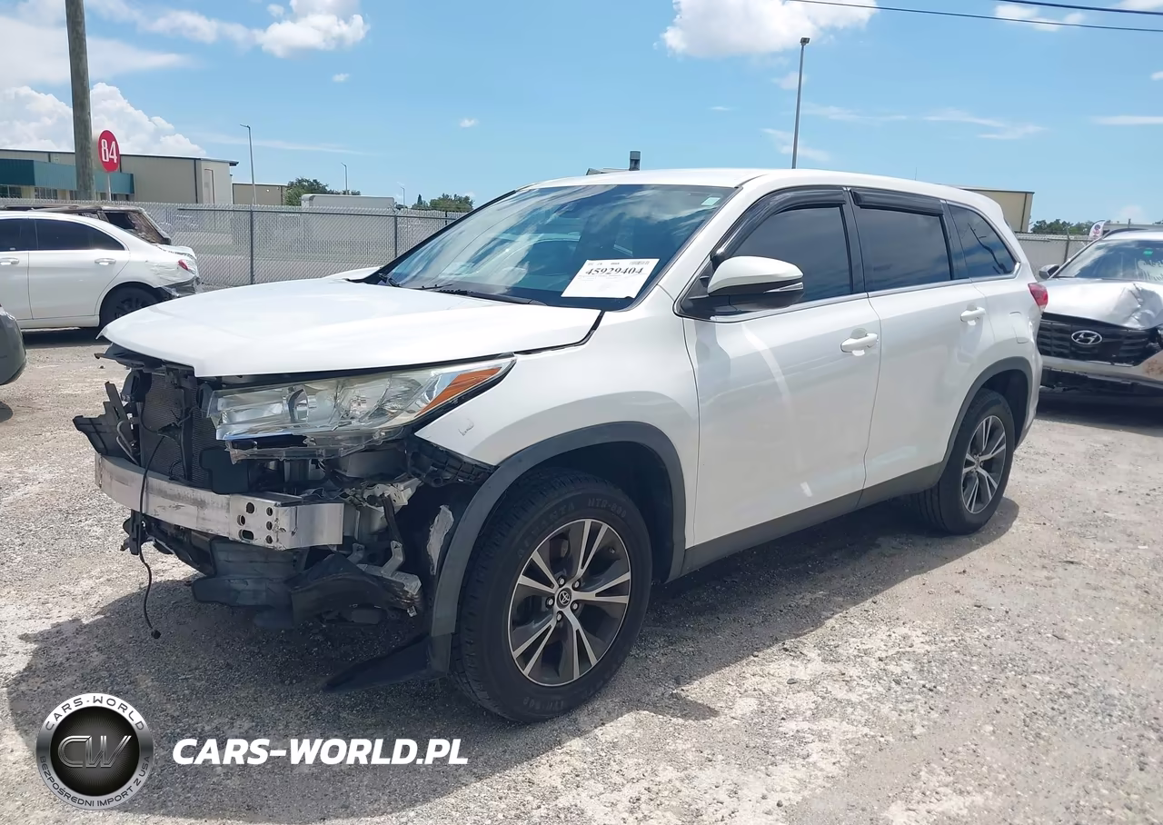 2019 Toyota Highlander Le VIN:5TDZZRFH9KS300117 - 2