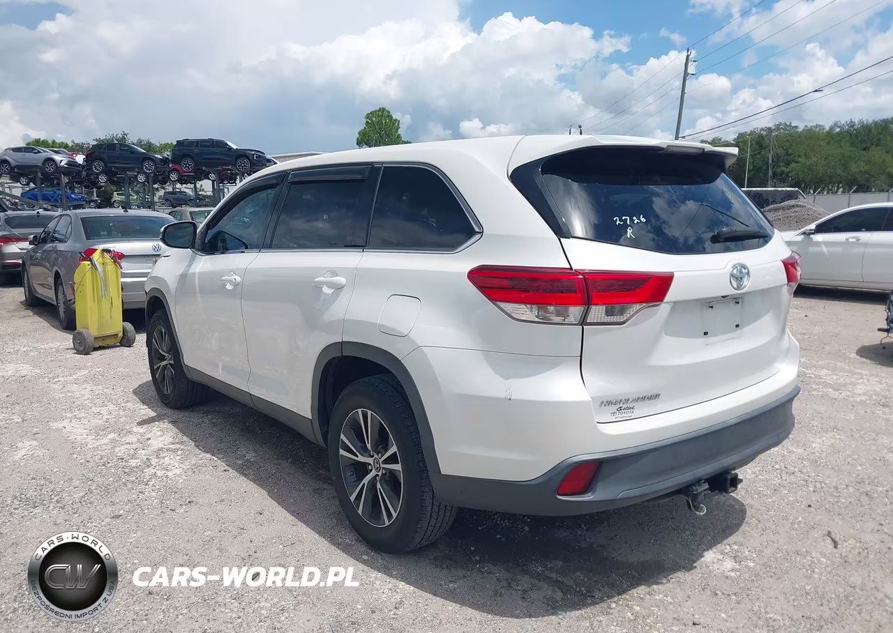 2019 Toyota Highlander Le VIN:5TDZZRFH9KS300117 - 3