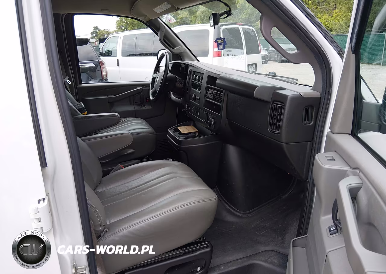 2023 Chevrolet Express Passenger Rwd 2500 Regular Wheelbase Ls VIN:1GAWGEFP7P1106546 - 5