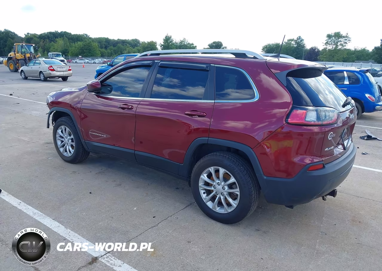 2019 Jeep Cherokee Latitude 4X4 VIN:1C4PJMCB9KD350805 - 3