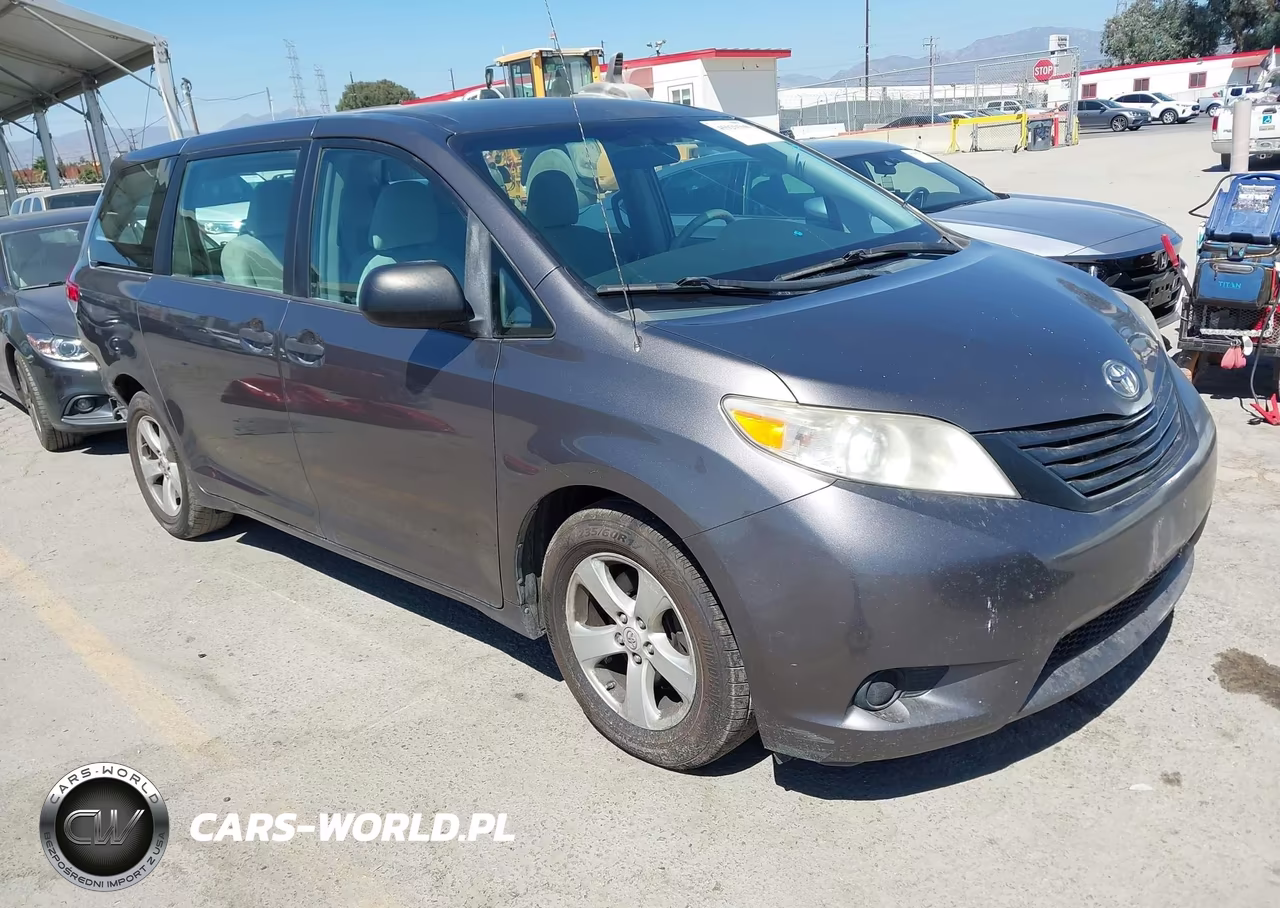 2013 Toyota Sienna L V6 7 Passenger