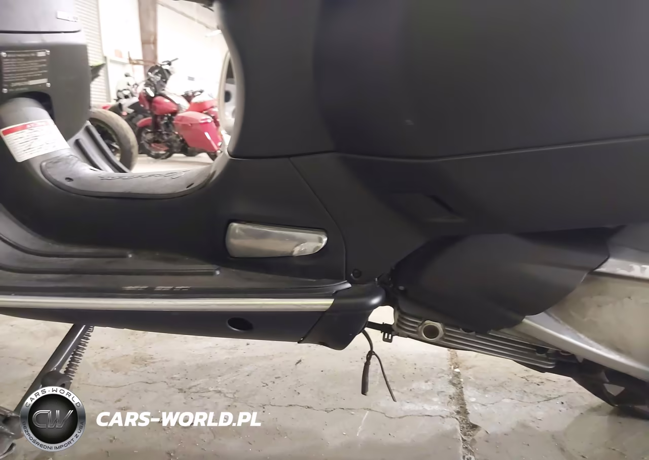 2021 Vespa Gts 300 VIN:ZAPMA39M9M5202204 - 9