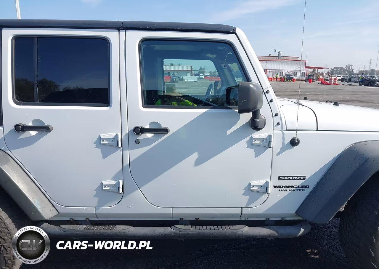 2016 Jeep Wrangler Unlimited Sport VIN:1C4HJWDG5GL113672 - 13