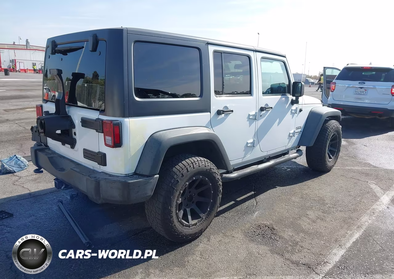 2016 Jeep Wrangler Unlimited Sport VIN:1C4HJWDG5GL113672 - 4