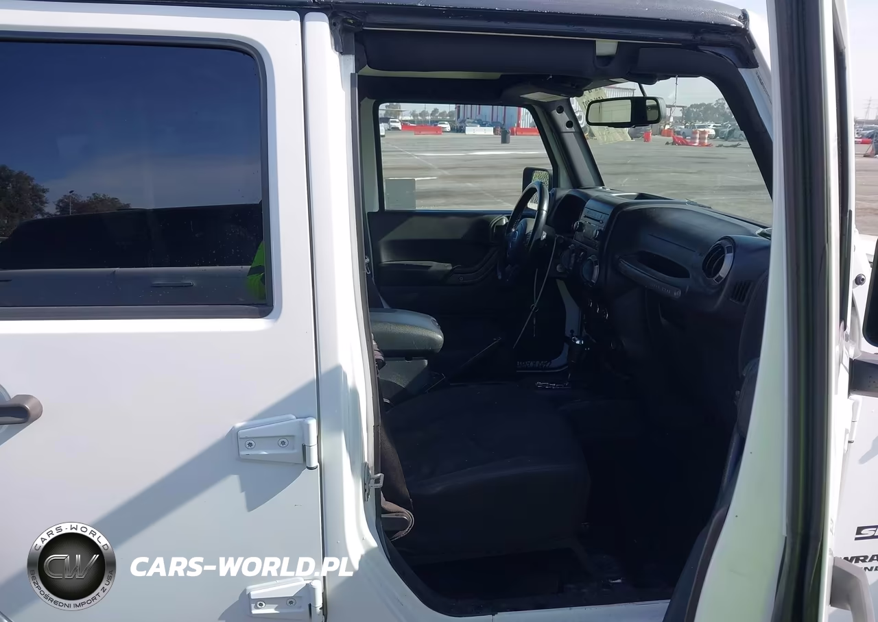 2016 Jeep Wrangler Unlimited Sport VIN:1C4HJWDG5GL113672 - 5