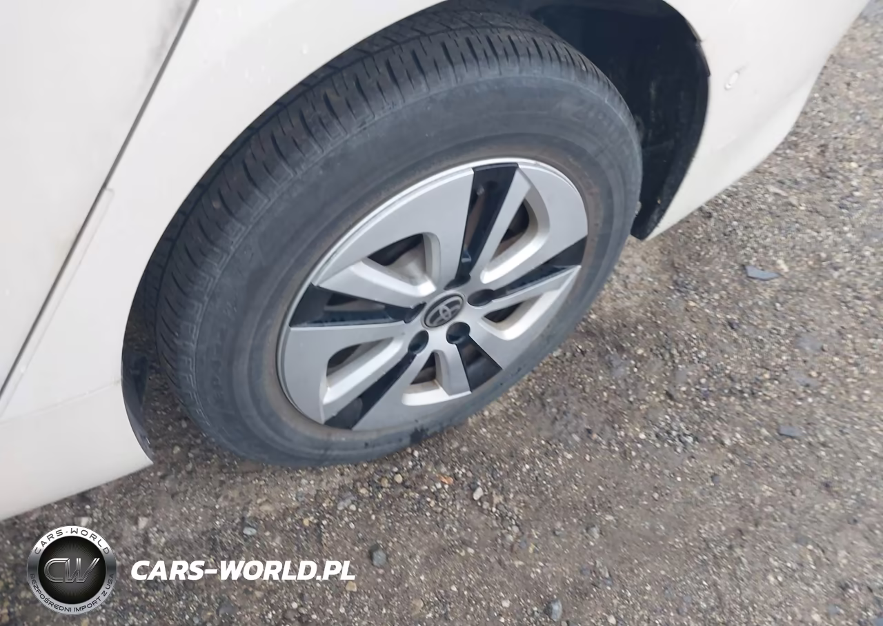 2017 Toyota Prius Three VIN:JTDKARFUXH3044019 - 12
