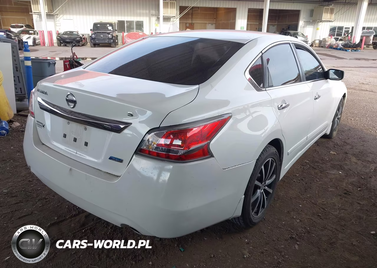 2014 Nissan Altima 2.5 S VIN:1N4AL3AP1EN355672 - 4
