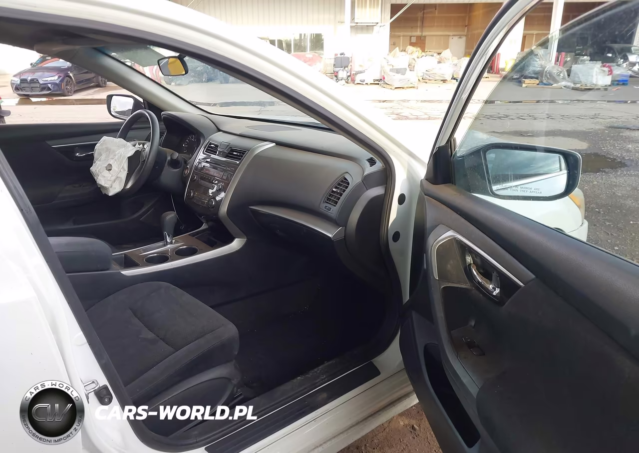 2014 Nissan Altima 2.5 S VIN:1N4AL3AP1EN355672 - 5