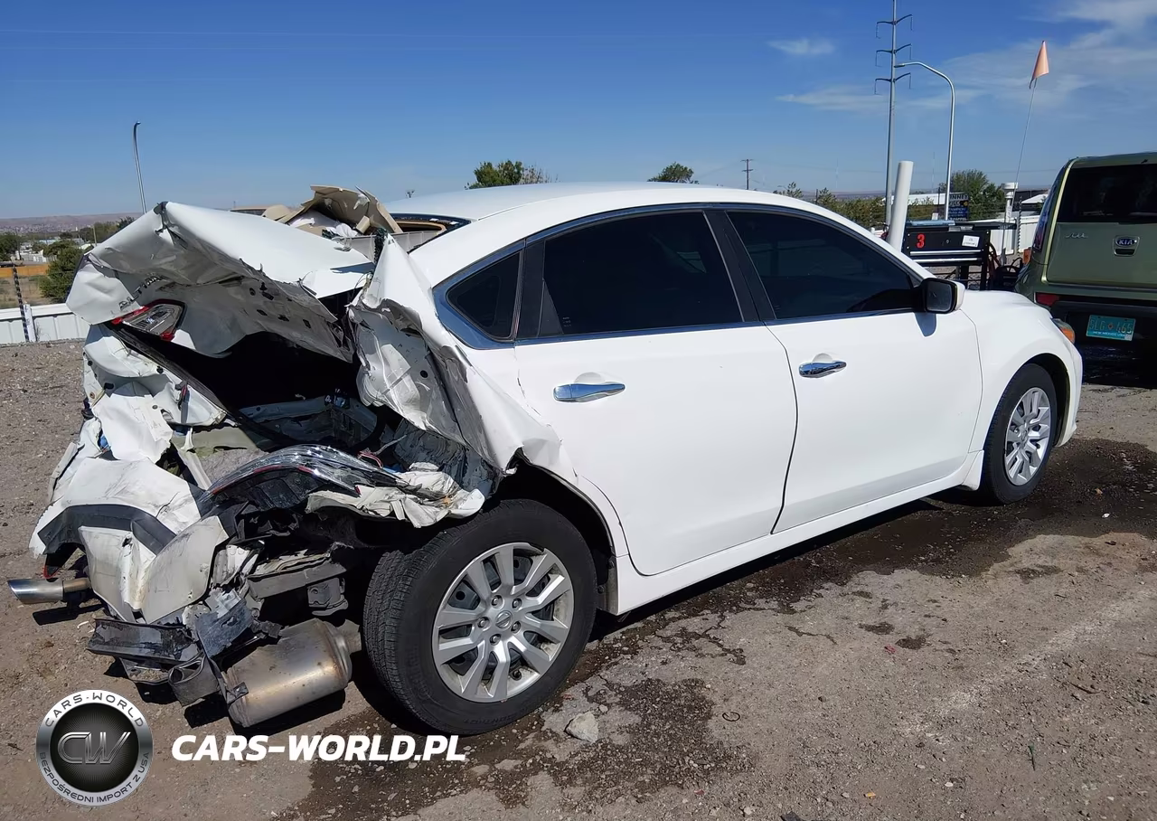 2017 Nissan Altima 2.5 S VIN:1N4AL3AP4HN344119 - 4