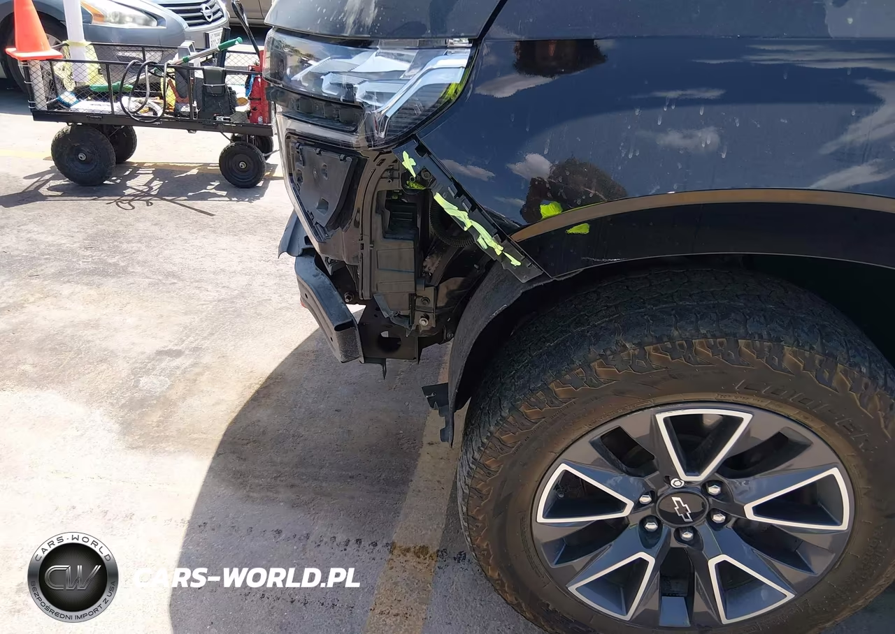 2021 Chevrolet Suburban 4Wd Z71 VIN:1GNSKDKD6MR360778 - 18