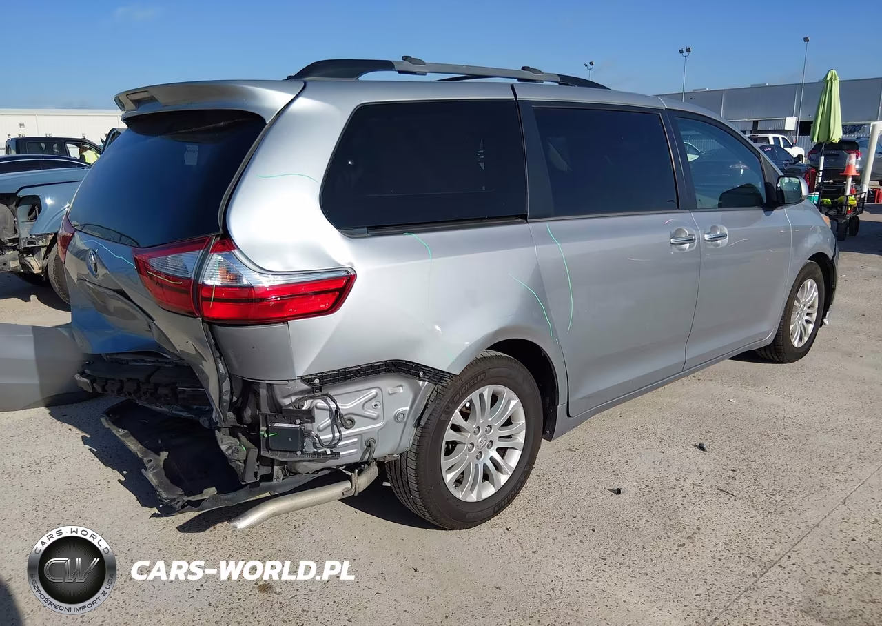 2017 Toyota Sienna Xle 8 Passenger VIN:5TDYZ3DC2HS884806 - 4