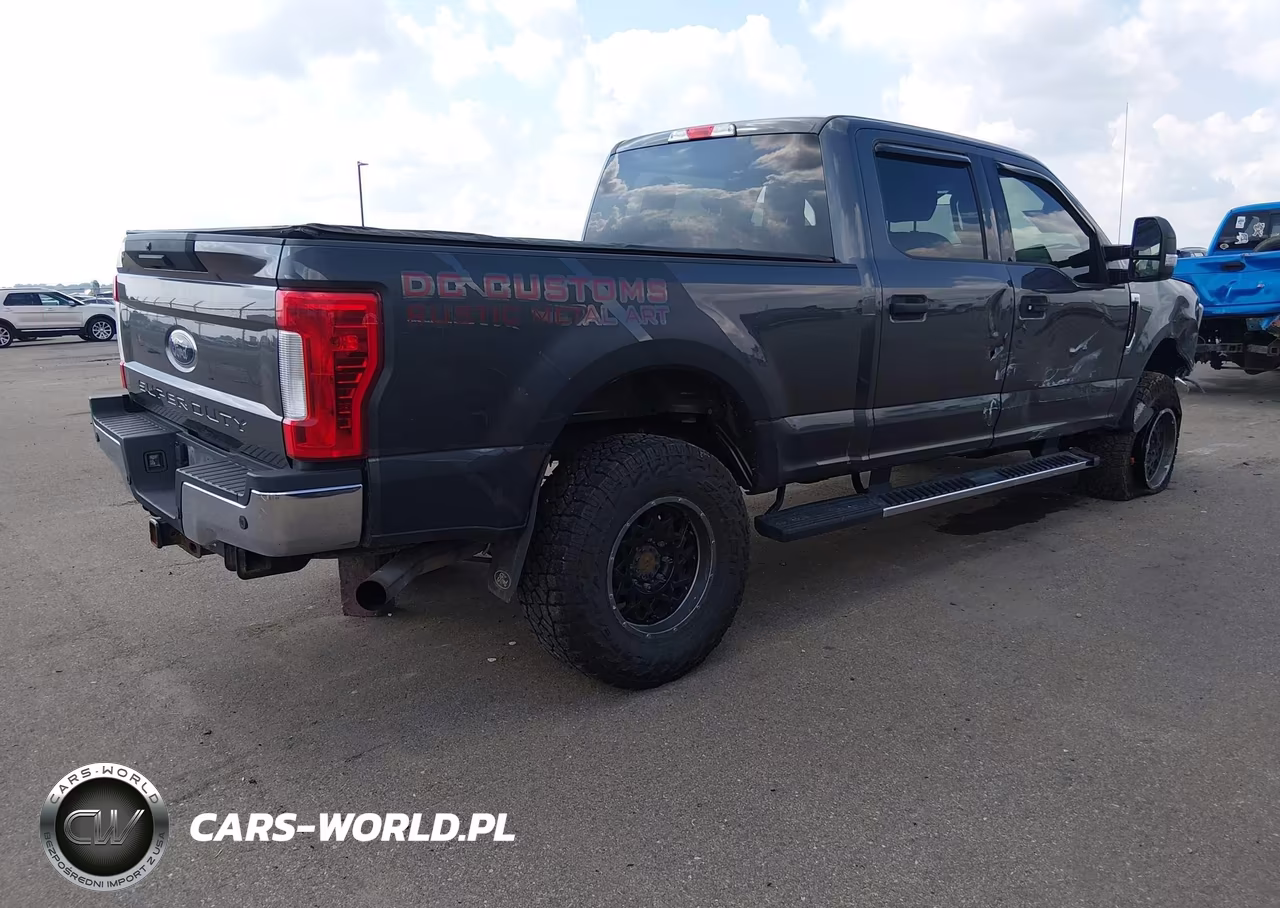 2018 Ford F-250 Xlt VIN:1FT7W2B66JEB10615 - 4