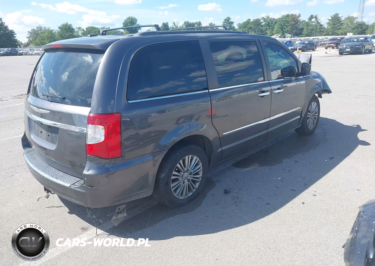 2016 Chrysler Town & Country Touring-L Anniversary Edition VIN:2C4RC1CG1GR128292 - 4
