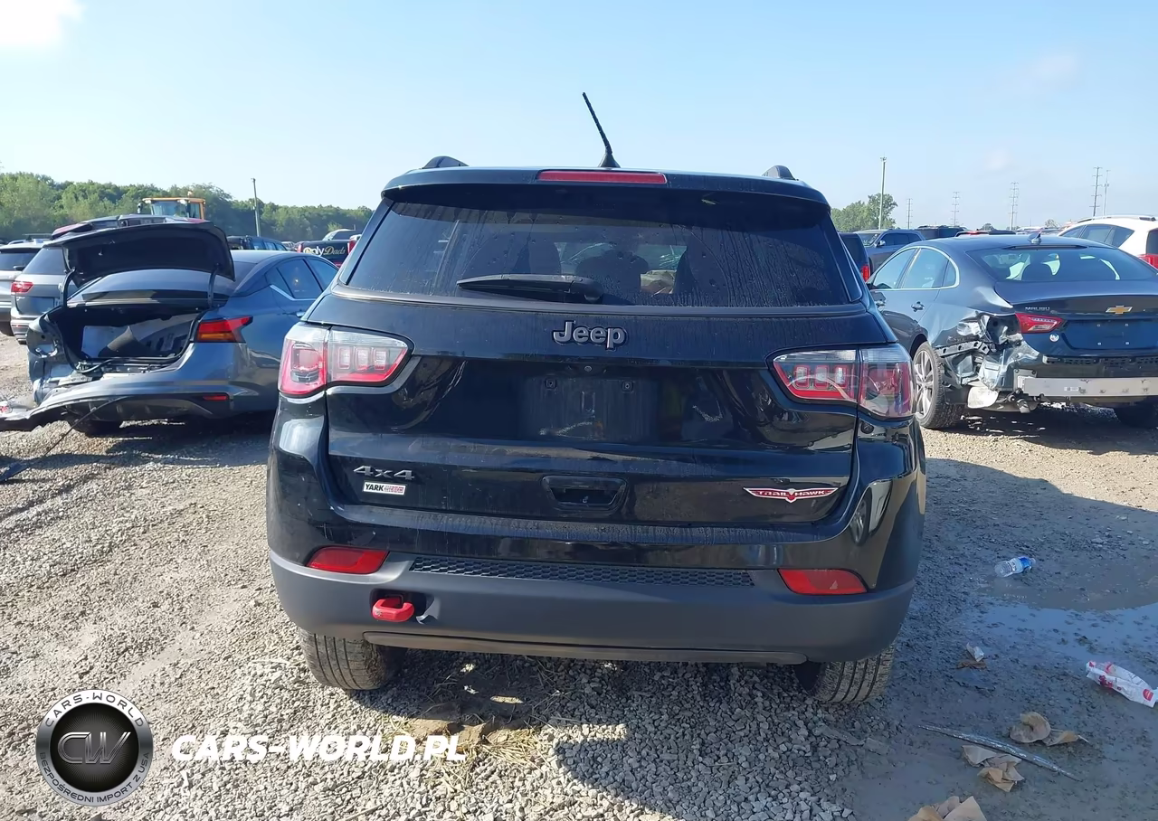 2018 Jeep Compass Trailhawk 4X4 VIN:3C4NJDDB3JT314672 - 16