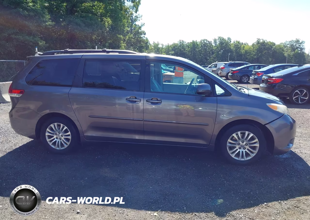 2013 Toyota Sienna Xle V6 8 Passenger VIN:5TDYK3DC5DS308092 - 13