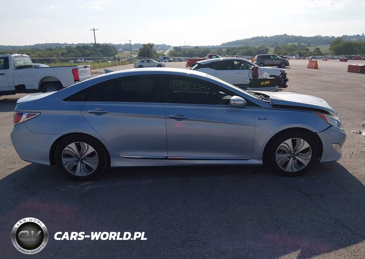 2015 Hyundai Sonata Hybrid Limited VIN:KMHEC4A47FA132418 - 14