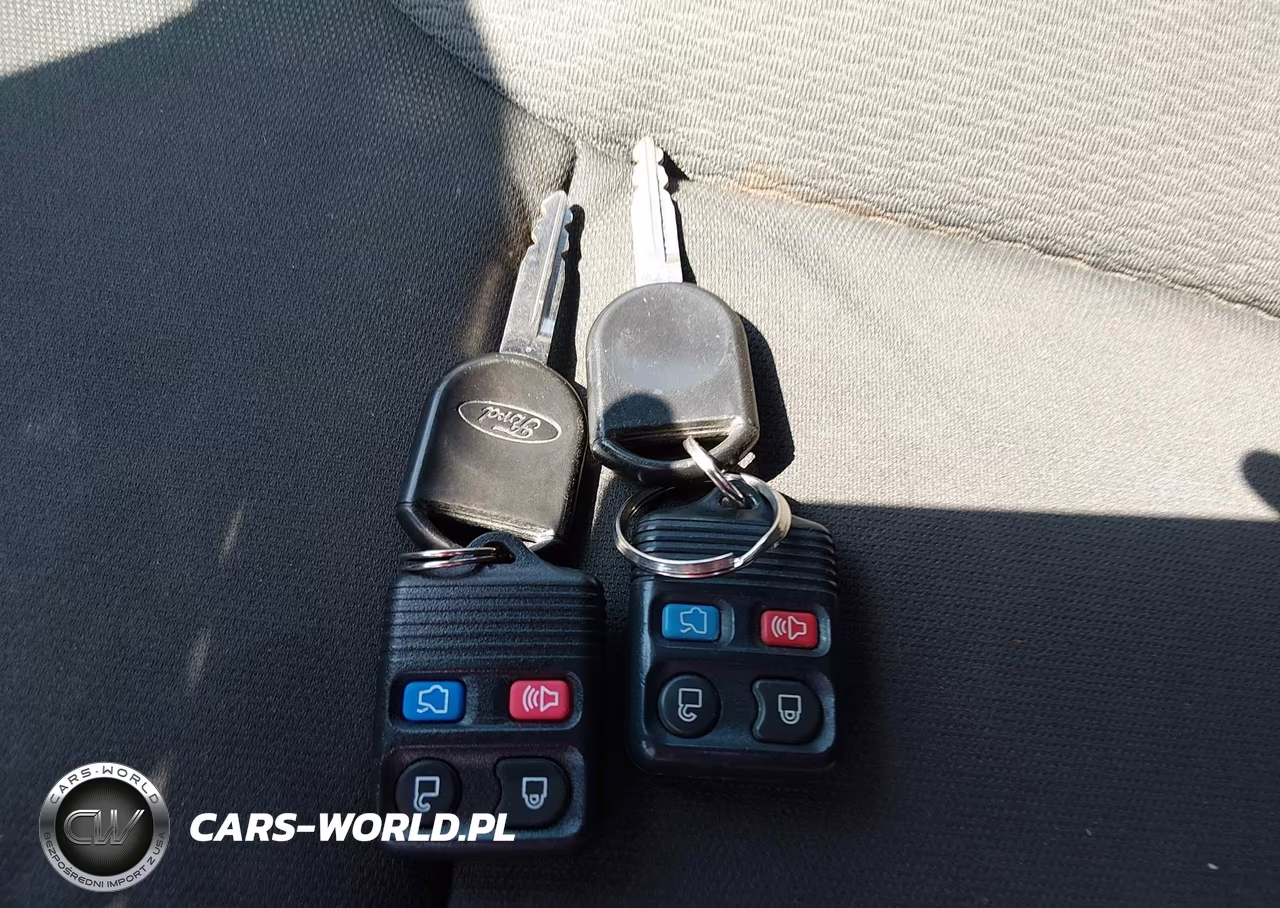 2009 Ford Focus Ses VIN:1FAHP36N39W116649 - 9