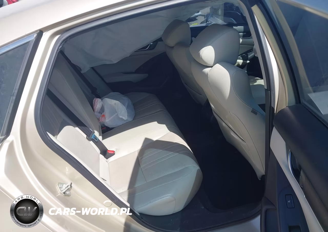 2018 Honda Accord Touring 2.0T VIN:1HGCV2F93JA049013 - 8