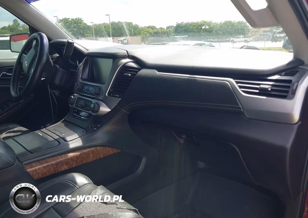 2017 Chevrolet Suburban Premier VIN:1GNSKJKC7HR146684 - 5