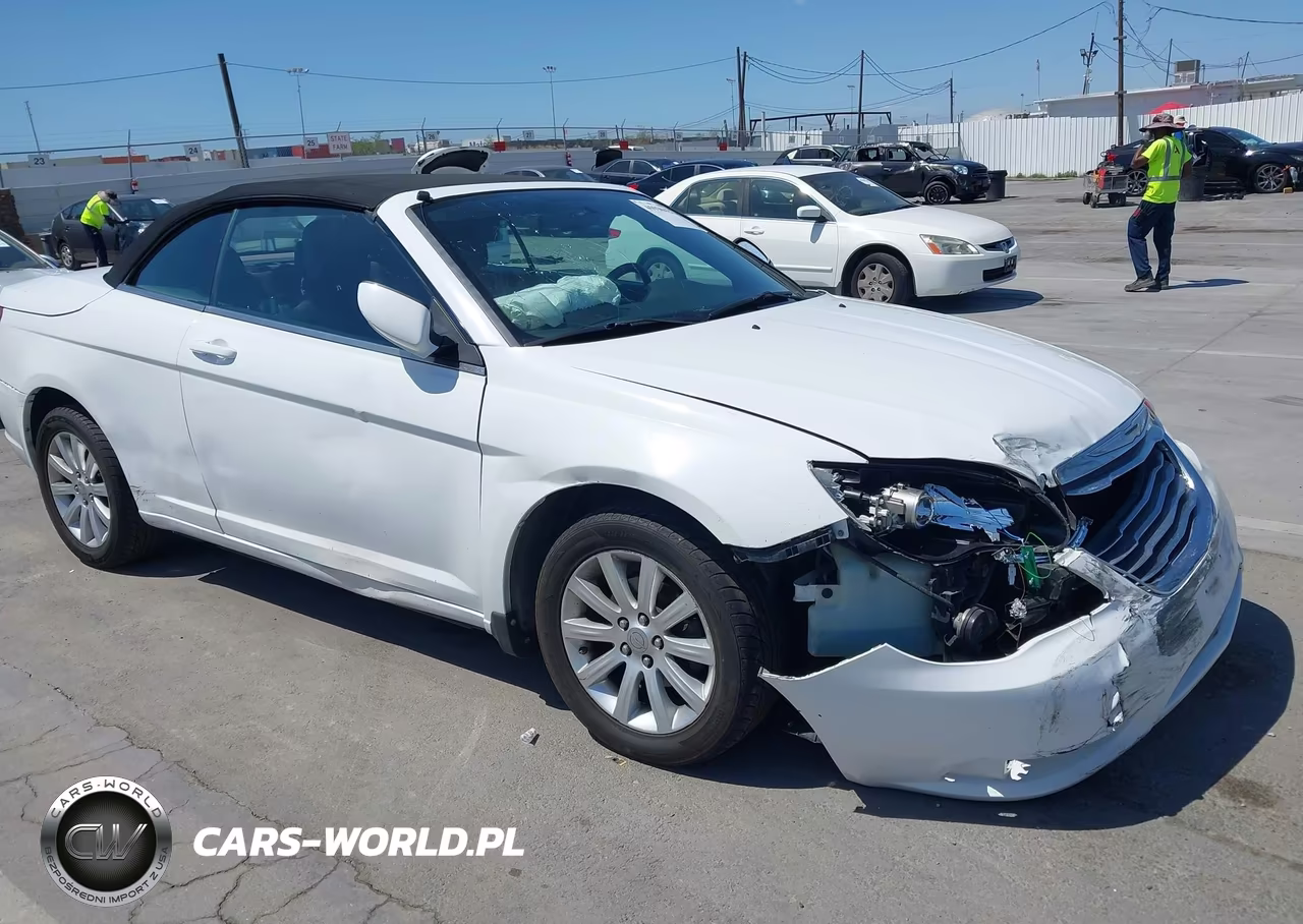 2013 Chrysler 200 Touring – zdjęcie 1 z 18