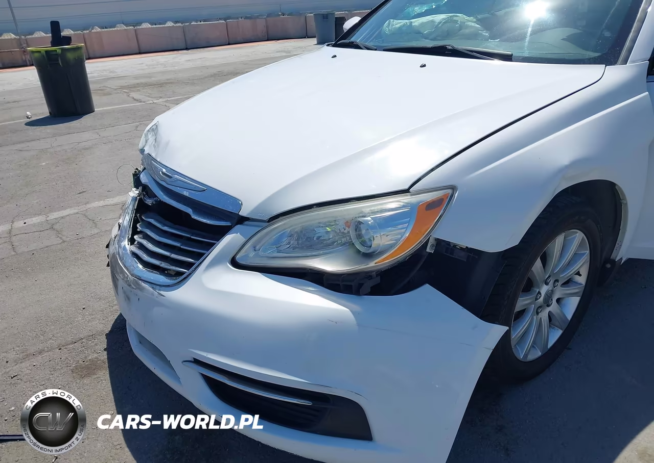 2013 Chrysler 200 Touring VIN:1C3BCBEB0DN592325 - 13