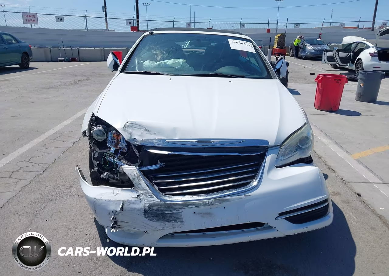 2013 Chrysler 200 Touring VIN:1C3BCBEB0DN592325 - 14