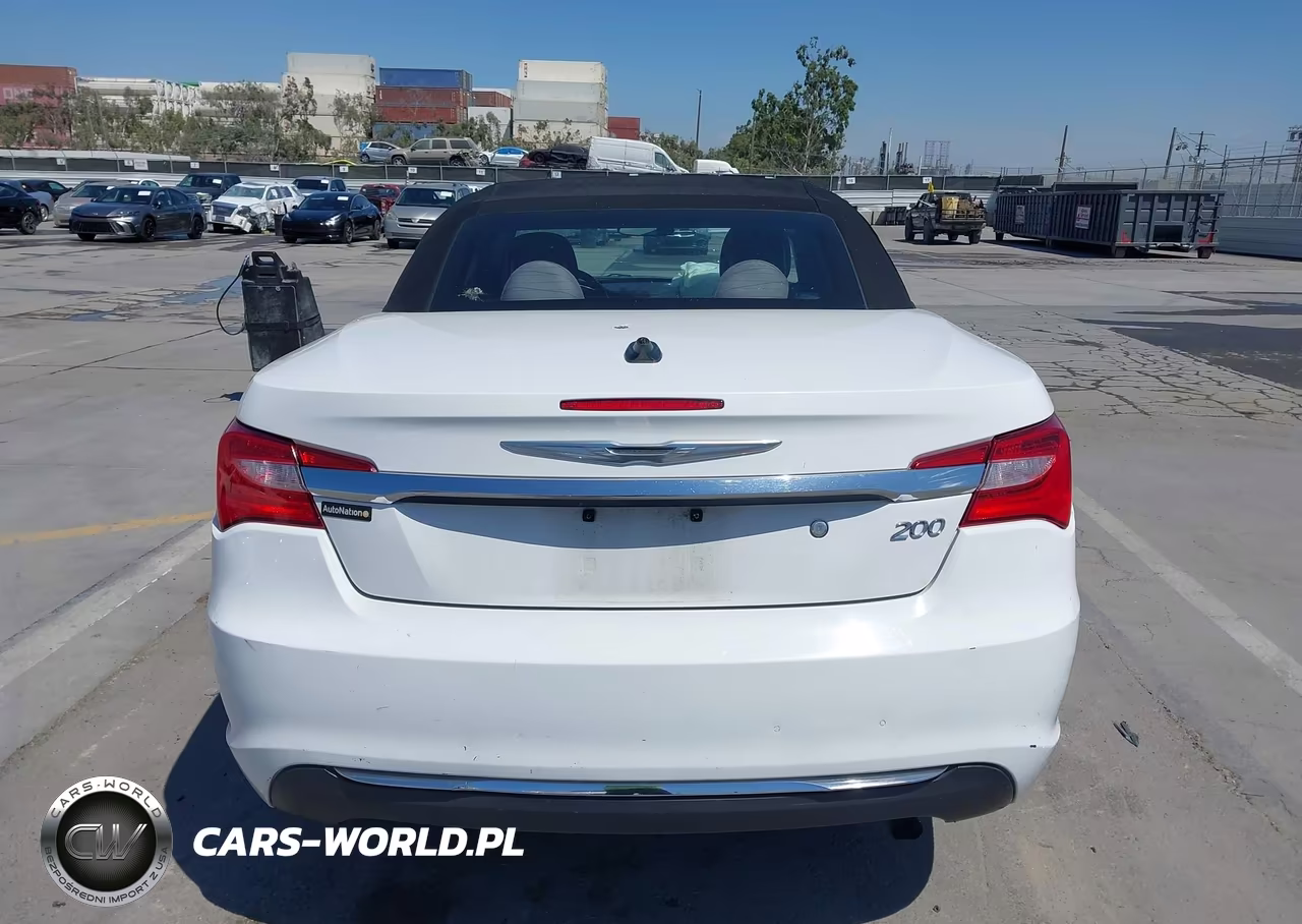 2013 Chrysler 200 Touring VIN:1C3BCBEB0DN592325 - 18