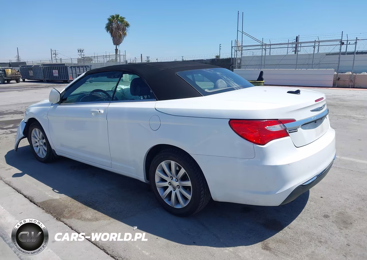 2013 Chrysler 200 Touring VIN:1C3BCBEB0DN592325 - 3