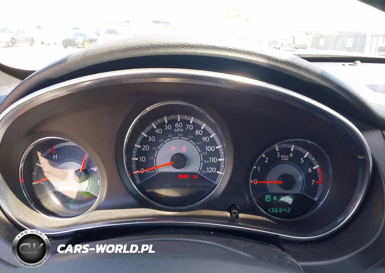 2013 Chrysler 200 Touring VIN:1C3BCBEB0DN592325 - 7