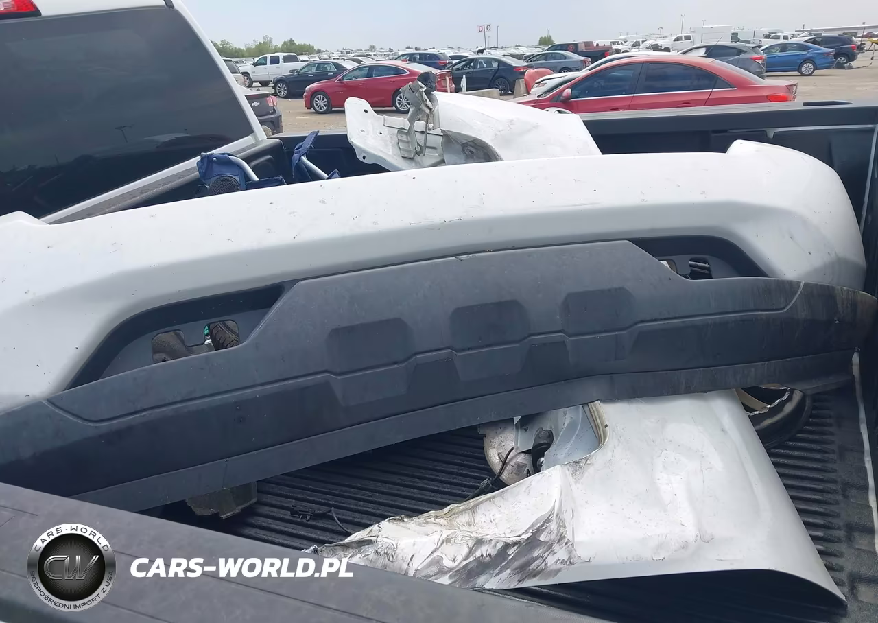 2018 Chevrolet Silverado 1500 Custom VIN:3GCPCPECXJG573230 - 12