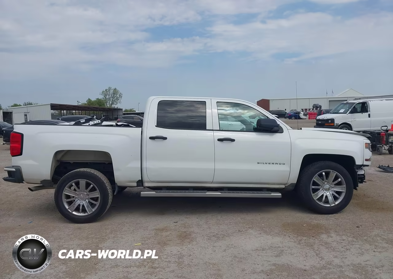 2018 Chevrolet Silverado 1500 Custom VIN:3GCPCPECXJG573230 - 14