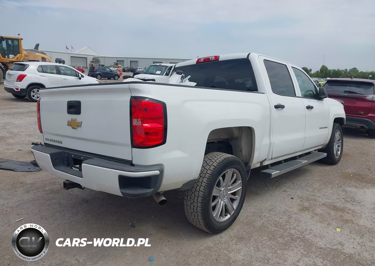 2018 Chevrolet Silverado 1500 Custom VIN:3GCPCPECXJG573230 - 4