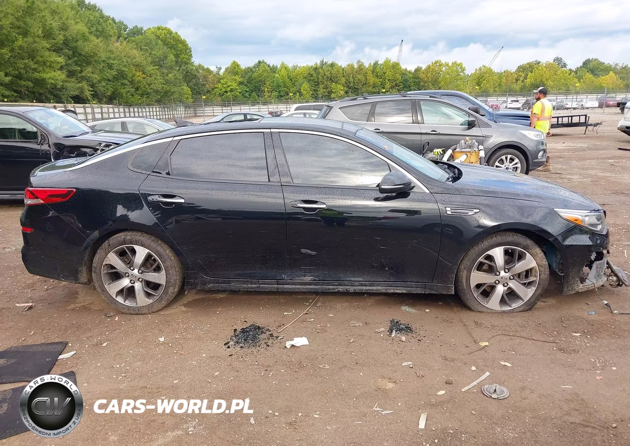 2019 Kia Optima S VIN:5XXGT4L32KG352419 - 13