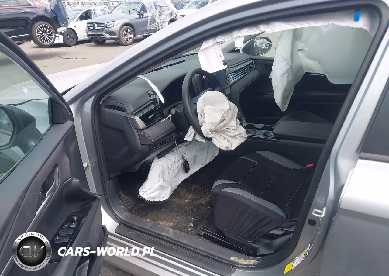 2026 Toyota Camry Le VIN:4T1DAACK8TU256221 - 5