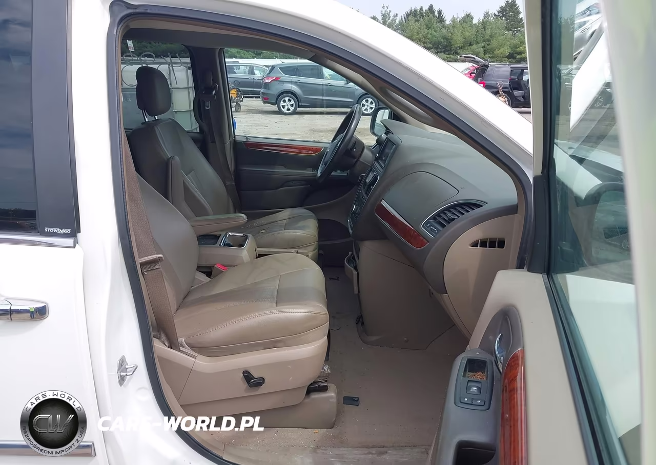 2013 Chrysler Town & Country Touring-L VIN:2C4RC1CG4DR660857 - 5