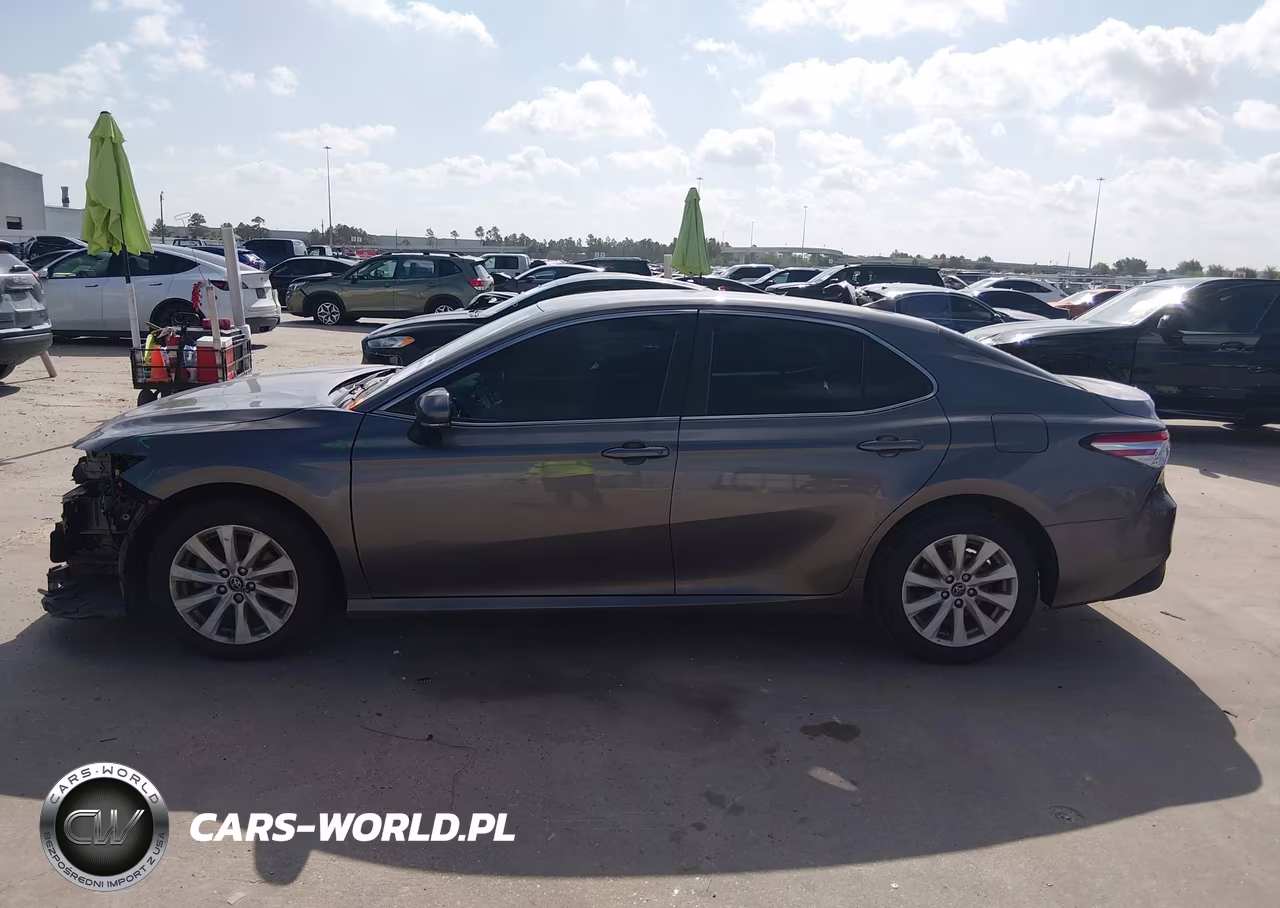 2019 Toyota Camry Le VIN:4T1B11HK1KU845058 - 14