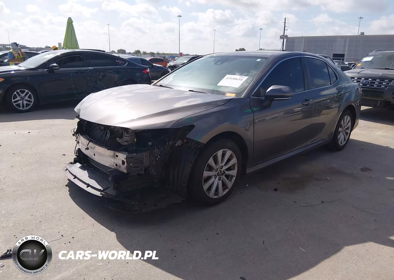 2019 Toyota Camry Le VIN:4T1B11HK1KU845058 - 2