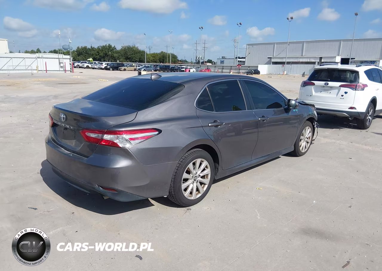 2019 Toyota Camry Le VIN:4T1B11HK1KU845058 - 4