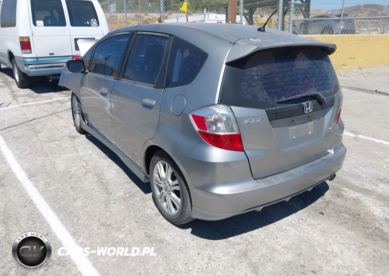 2010 Honda Fit Sport VIN:JHMGE8H46AC025988 - 3