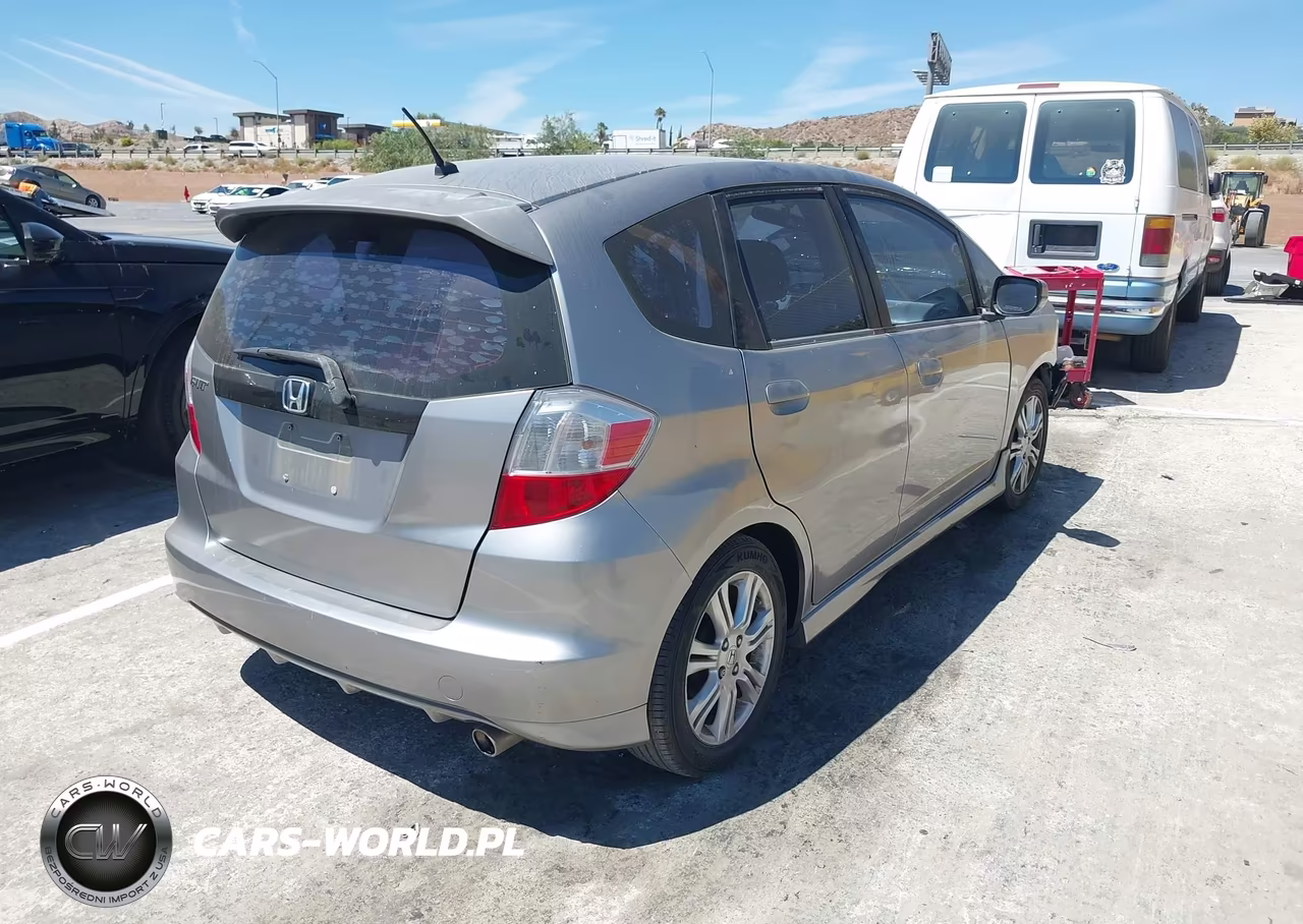 2010 Honda Fit Sport VIN:JHMGE8H46AC025988 - 4