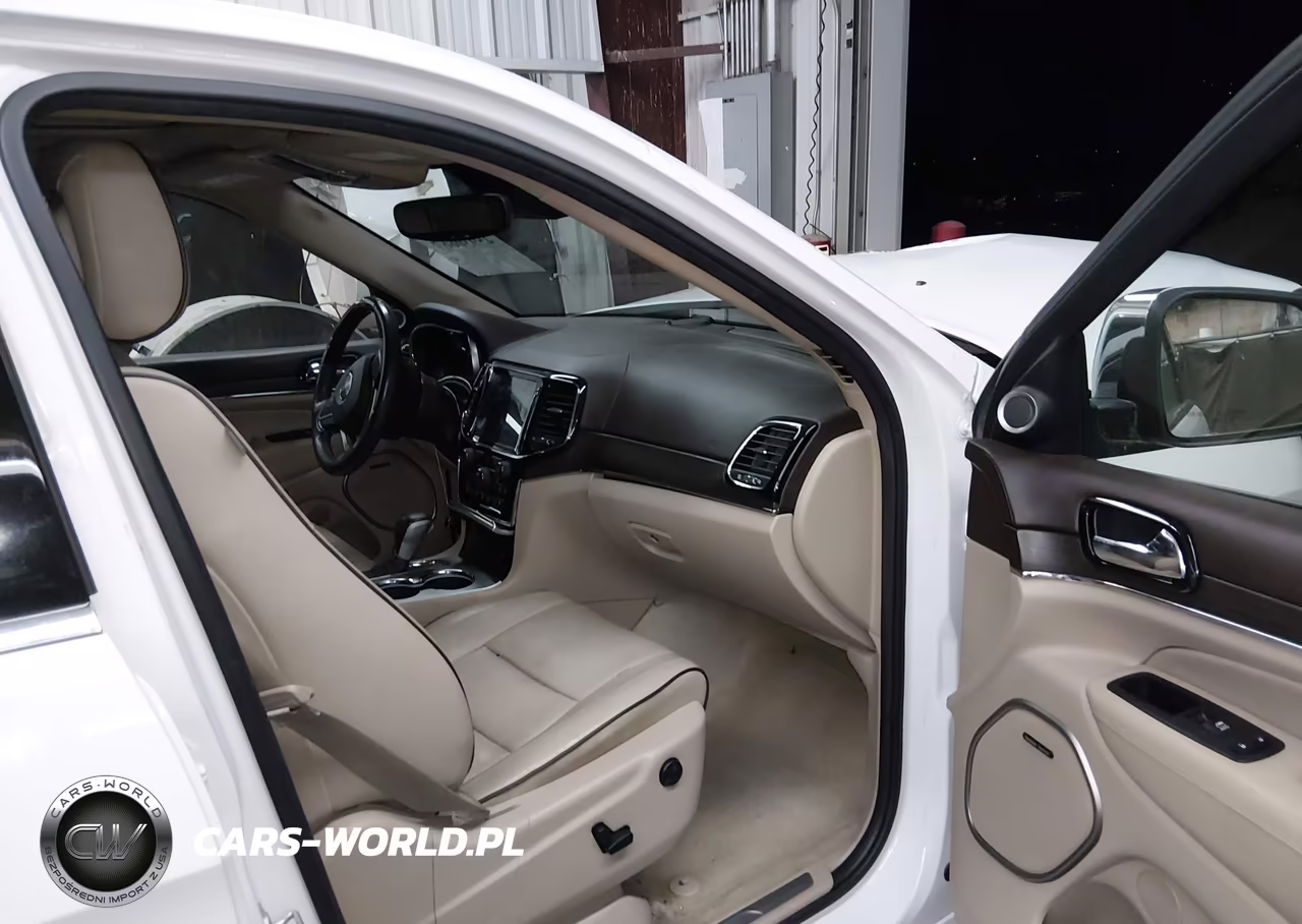 2019 Jeep Grand Cherokee Overland 4X4 VIN:1C4RJFCG3KC740322 - 5