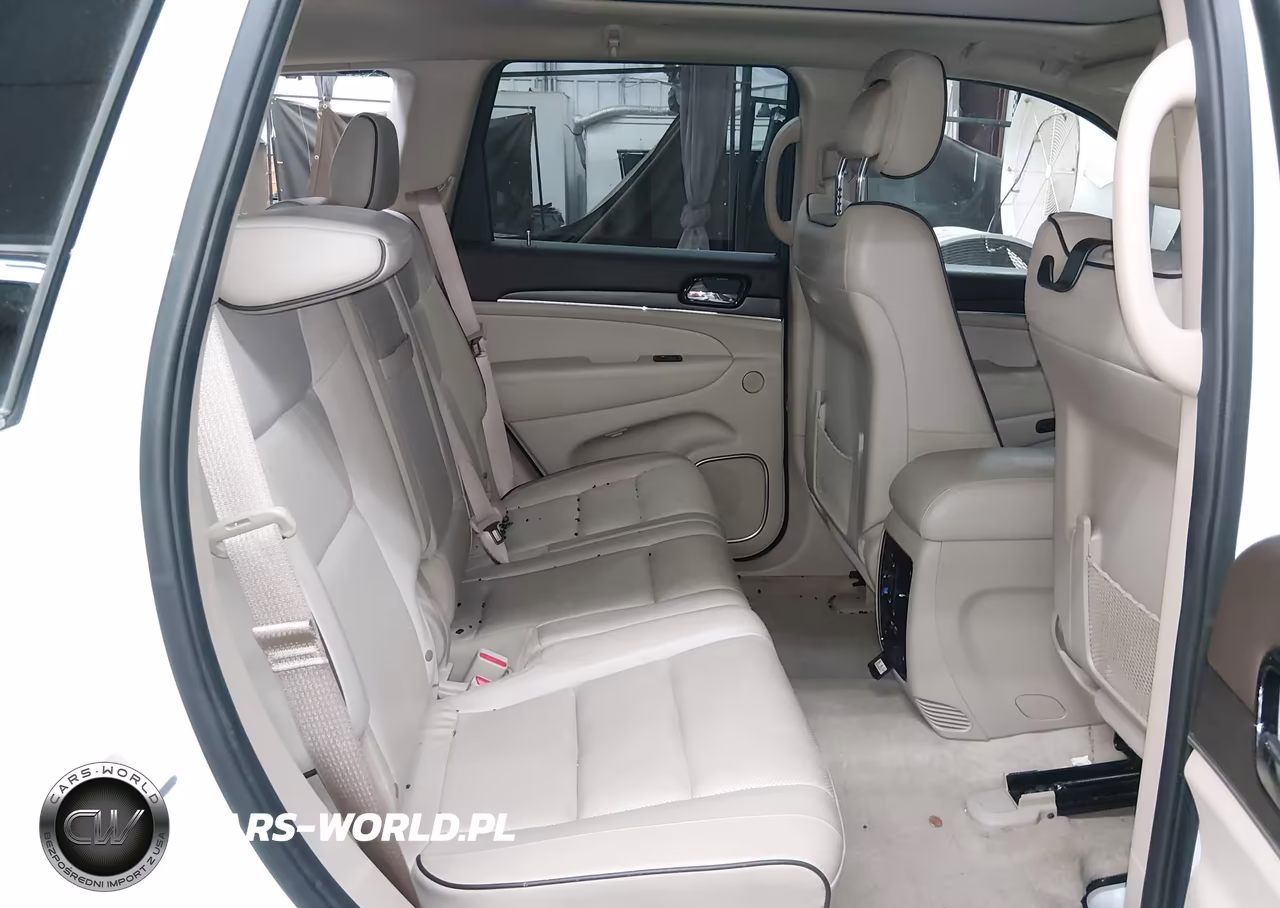 2019 Jeep Grand Cherokee Overland 4X4 VIN:1C4RJFCG3KC740322 - 8