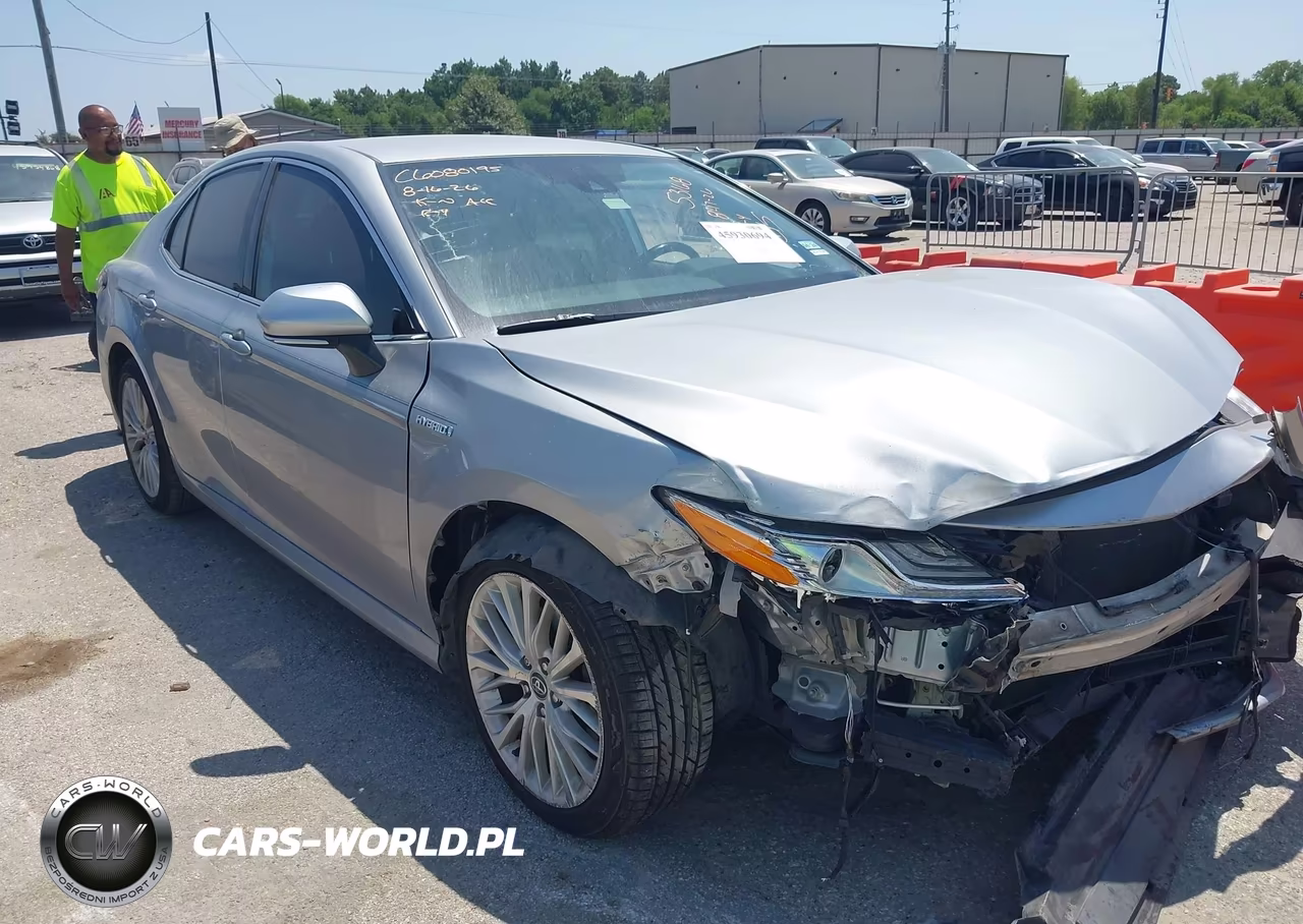 2020 Toyota Camry Xle Hybrid – zdjęcie 1 z 16
