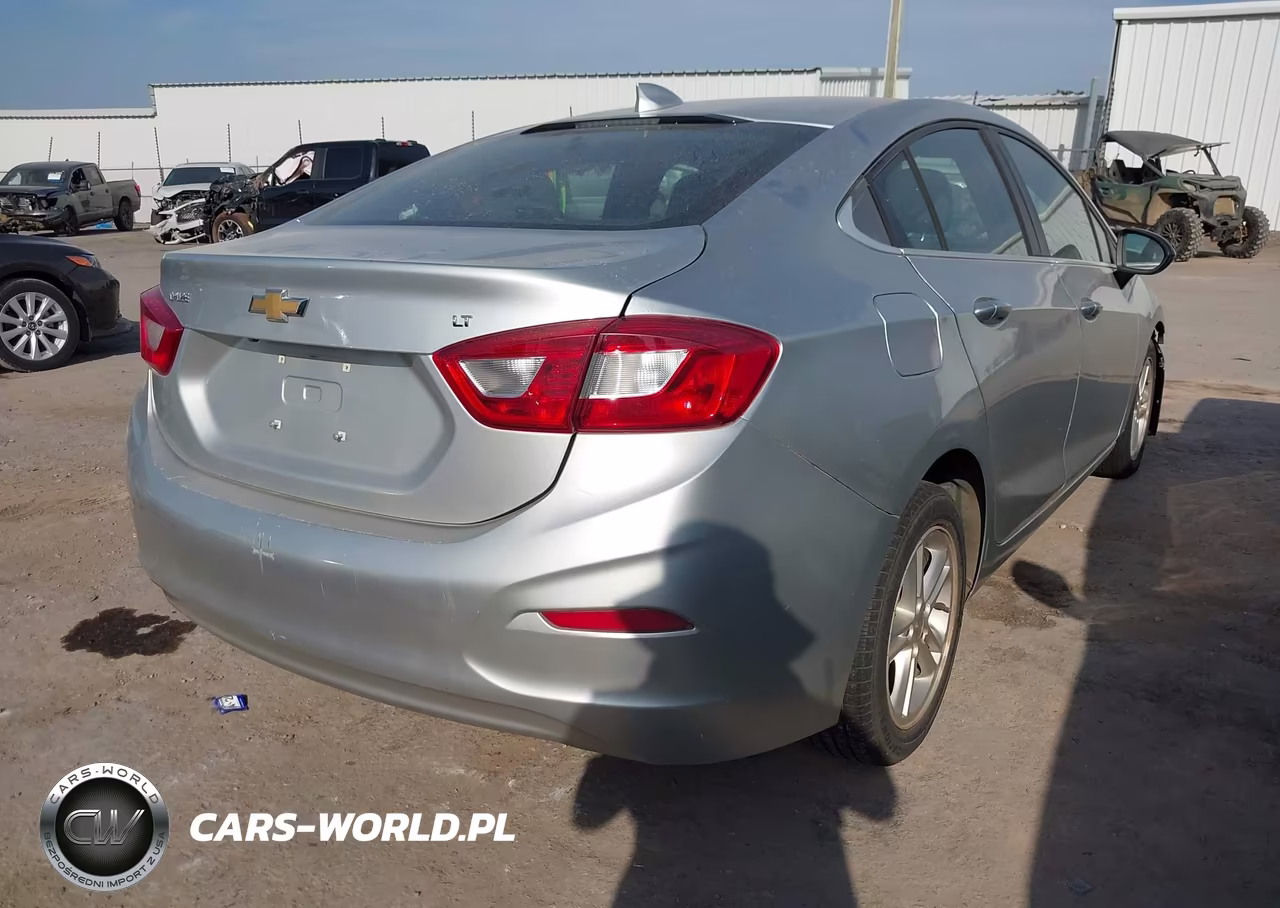 2018 Chevrolet Cruze Lt Auto VIN:1G1BE5SM6J7154480 - 4