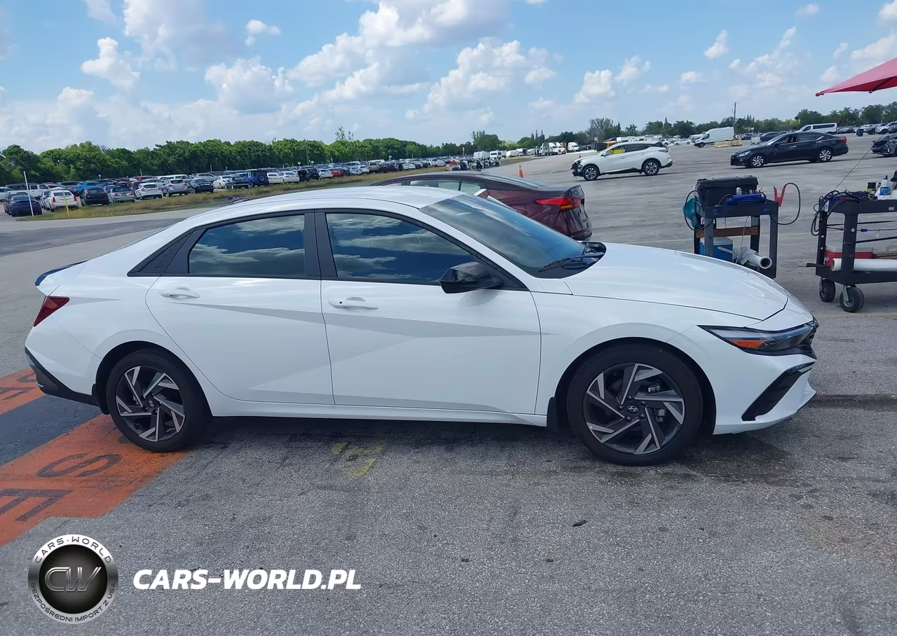 2025 Hyundai Elantra Sel Sport VIN:KMHLM4DG9SU932432 - 13