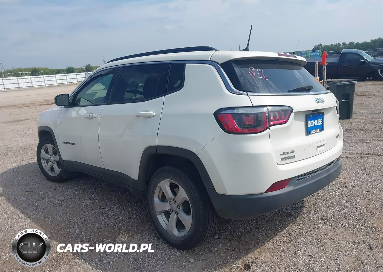 2019 Jeep Compass Latitude 4X4 VIN:3C4NJDBB7KT836242 - 3