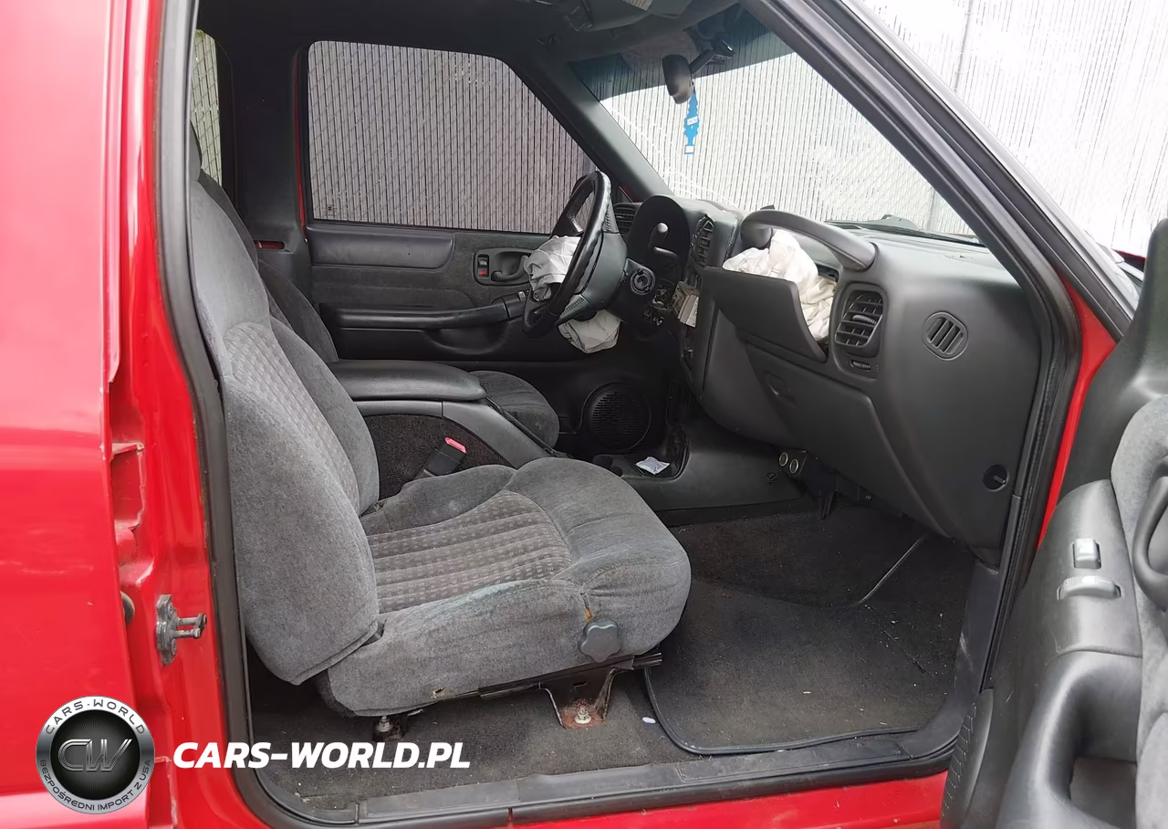 2000 Chevrolet Blazer Ls VIN:1GNCS13W1Y2281827 - 5